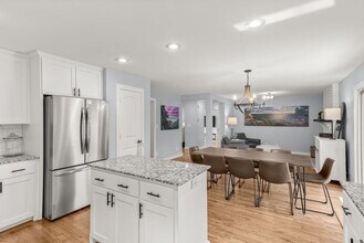 201 N Dogwood St in Siloam Springs, AR - Building Photo - Building Photo