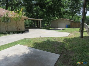 900 Boenig St in Seguin, TX - Building Photo - Building Photo