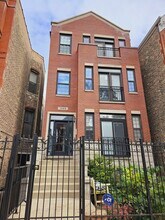 1069 N Marshfield Ave in Chicago, IL - Building Photo - Building Photo