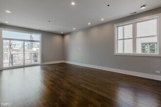 562 W 18th St in Chicago, IL - Building Photo - Building Photo