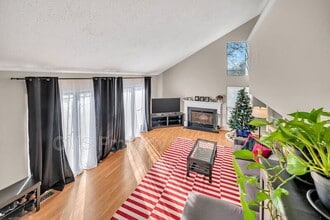 12 Hackberry Ct in Monmouth Junction, NJ - Building Photo - Building Photo