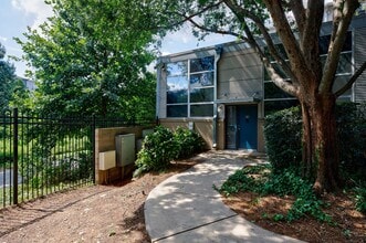 400 Village Pkwy in Atlanta, GA - Building Photo - Building Photo