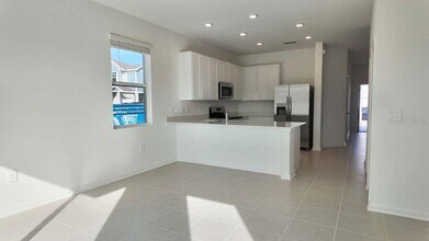 2746 Skyline Lp in Kissimmee, FL - Building Photo - Building Photo