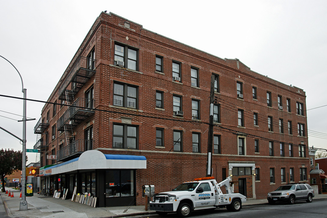 9513 Northern Blvd in Jackson Heights, NY - Building Photo