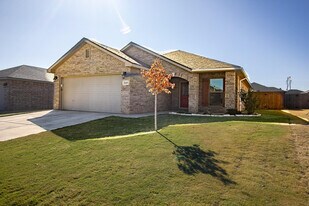 7449 104th St in Lubbock, TX - Building Photo