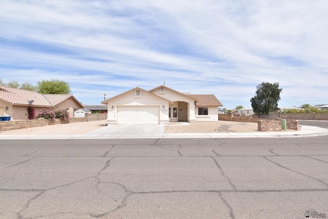 10254 E 38th St in Yuma, AZ - Foto de edificio - Building Photo