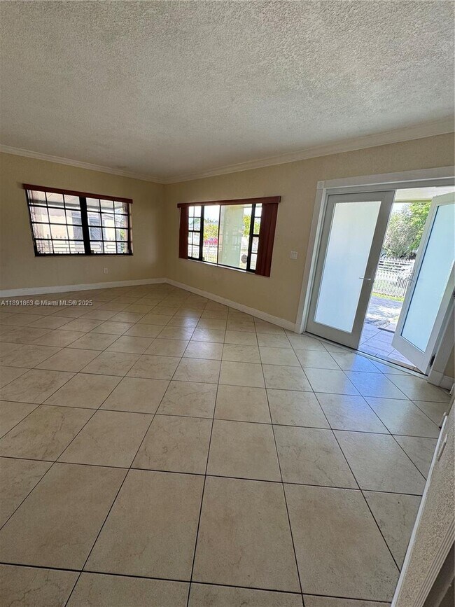 110 W 44th St in Hialeah, FL - Building Photo - Building Photo