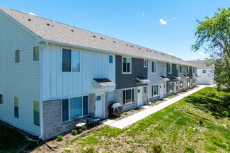 Westover Townhomes in Des Moines, IA - Building Photo - Building Photo