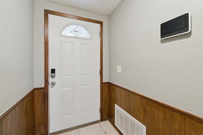 1205 Swan Lake Rd in Edmond, OK - Building Photo - Building Photo