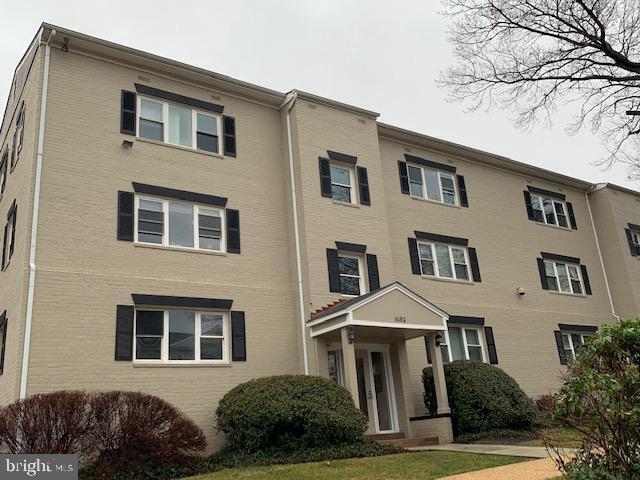 property at 3051 Patrick Henry Dr