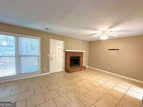 1119 Booth Ct SW in Marietta, GA - Foto de edificio - Building Photo