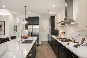 733 4th Ct S in Kirkland, WA - Building Photo - Building Photo