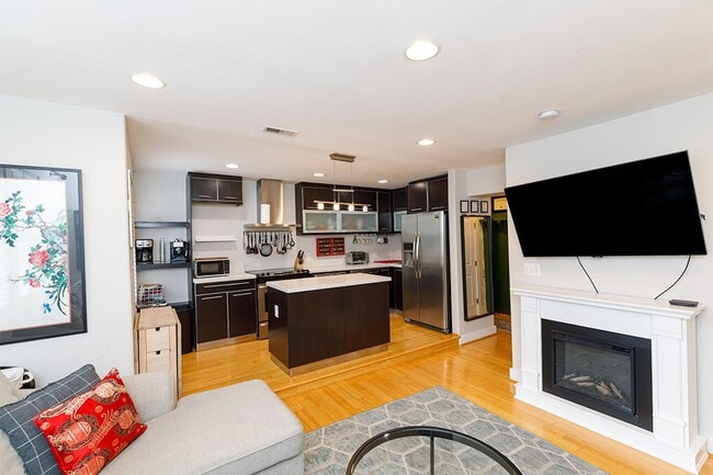 property at 1220 Holbrook Terrace NE