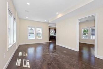 72 Stanley Ave in Medford, MA - Foto de edificio - Building Photo