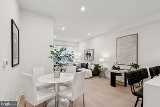 30 W Allens Ln, Unit 310 in Philadelphia, PA - Building Photo - Building Photo