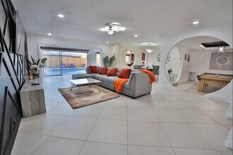 8651 Sunset Strip in Sunrise, FL - Building Photo - Building Photo
