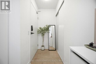 3900 Confederation Pkwy in Mississauga, ON - Building Photo - Building Photo