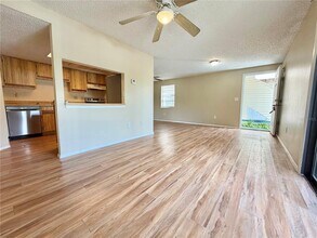 129 Camphor Cir in Oldsmar, FL - Building Photo - Building Photo