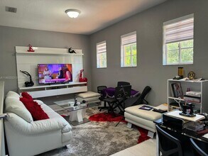 7579 NW 174th Terrace in Hialeah, FL - Building Photo - Building Photo