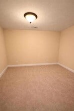 6843 Village Lake Cir in Chattanooga, TN - Building Photo - Building Photo