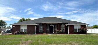 1051 Yellowstone Pass in Cantonment, FL - Building Photo