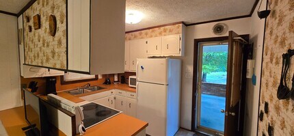 2735 Tablerock Rd in Lenoir, NC - Building Photo - Building Photo