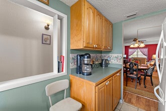 4746 Azalea Dr, Unit 105C in New Port Richey, FL - Building Photo - Building Photo
