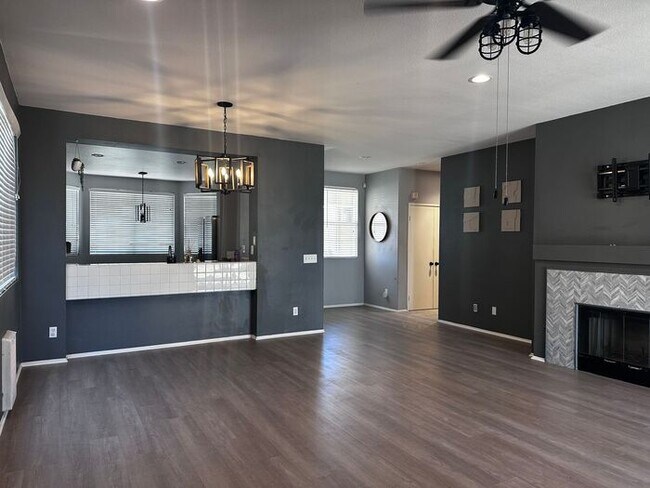 1243 W Avenue H in Lancaster, CA - Building Photo - Building Photo