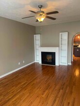 827 Spence Enclave Ln in Nashville, TN - Foto de edificio - Building Photo