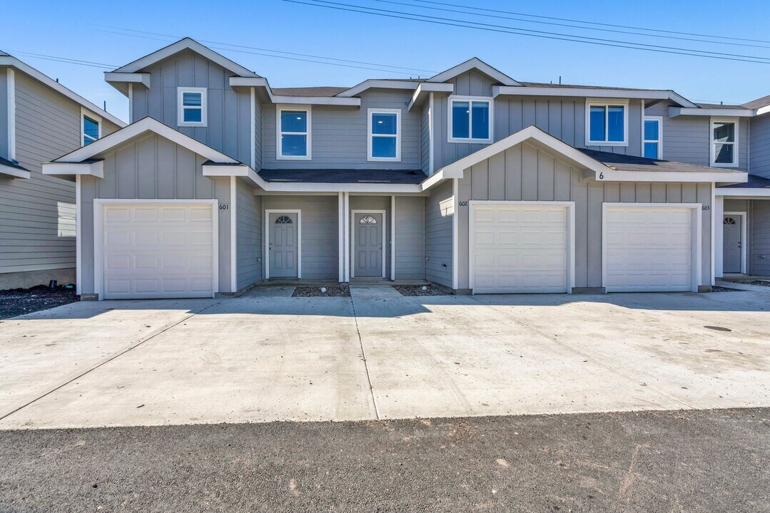 9426 Apple Ridge Ln in San Antonio, TX - Building Photo