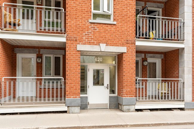 612 Arago Rue O in Québec, QC - Building Photo - Building Photo