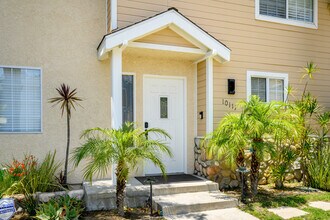 10111 France Ave in Tujunga, CA - Foto de edificio - Building Photo