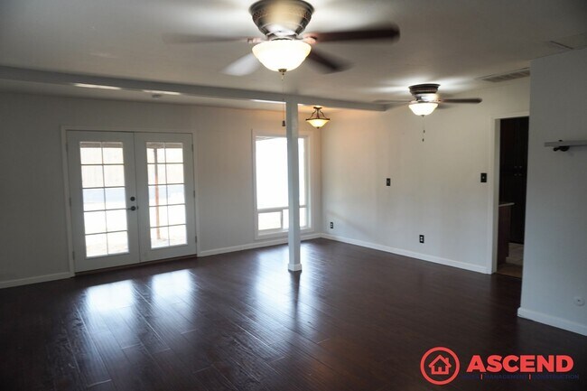 935 University Ave in Bakersfield, CA - Building Photo - Building Photo