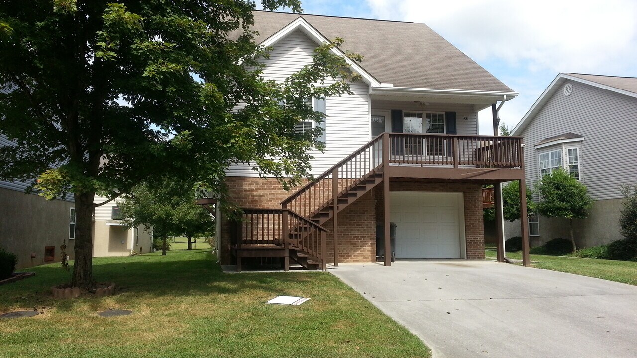 821 Plantation Dr in Pigeon Forge, TN - Foto de edificio