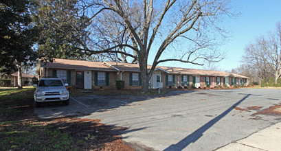 Royal Orleans Apartments in Charlotte, NC - Building Photo - Building Photo