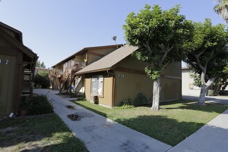 212-218 W Palais Rd in Anaheim, CA - Foto de edificio - Building Photo