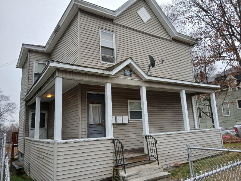 27 Richards St in Worcester, MA - Building Photo