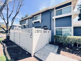 8842 Tamberly Ct in Santee, CA - Building Photo