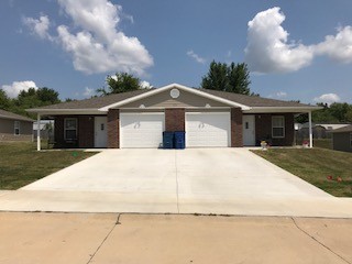 Hollybrook Estates in Holts Summit, MO - Building Photo