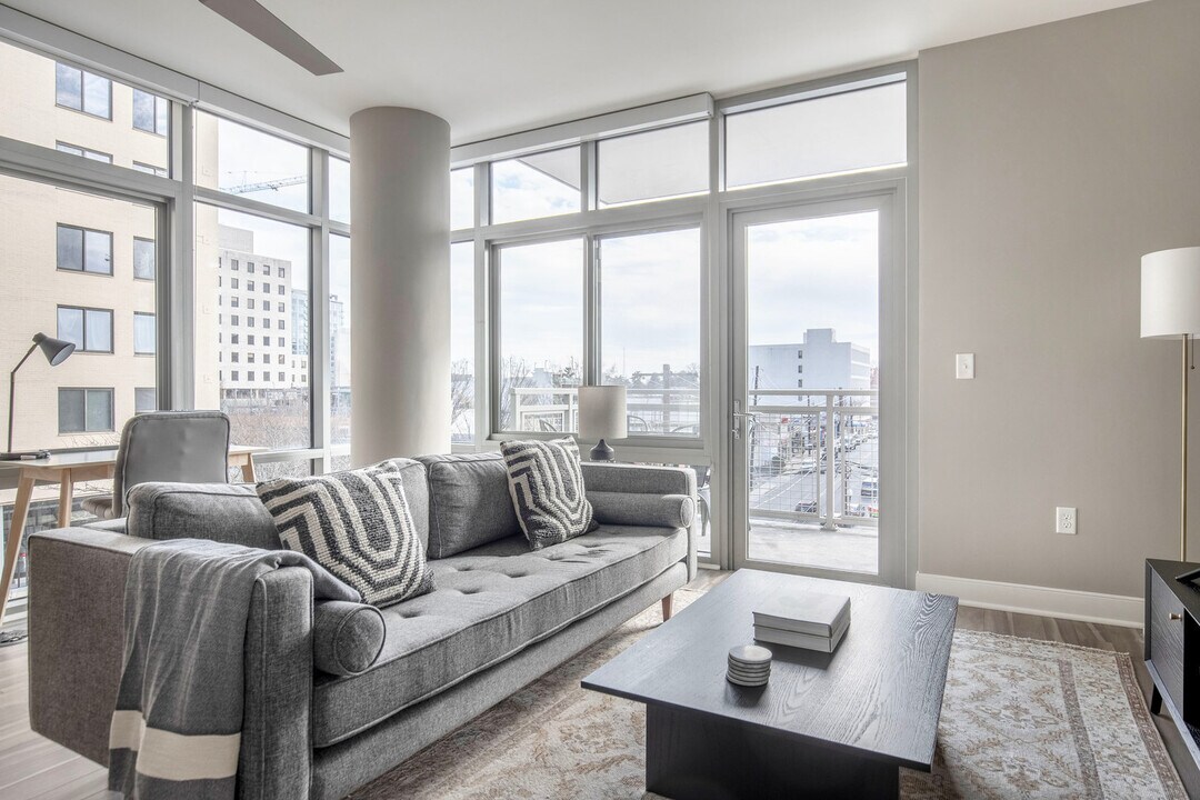 4800 Auburn Ave-Unit -FL3-ID915 in Bethesda, MD - Foto de edificio
