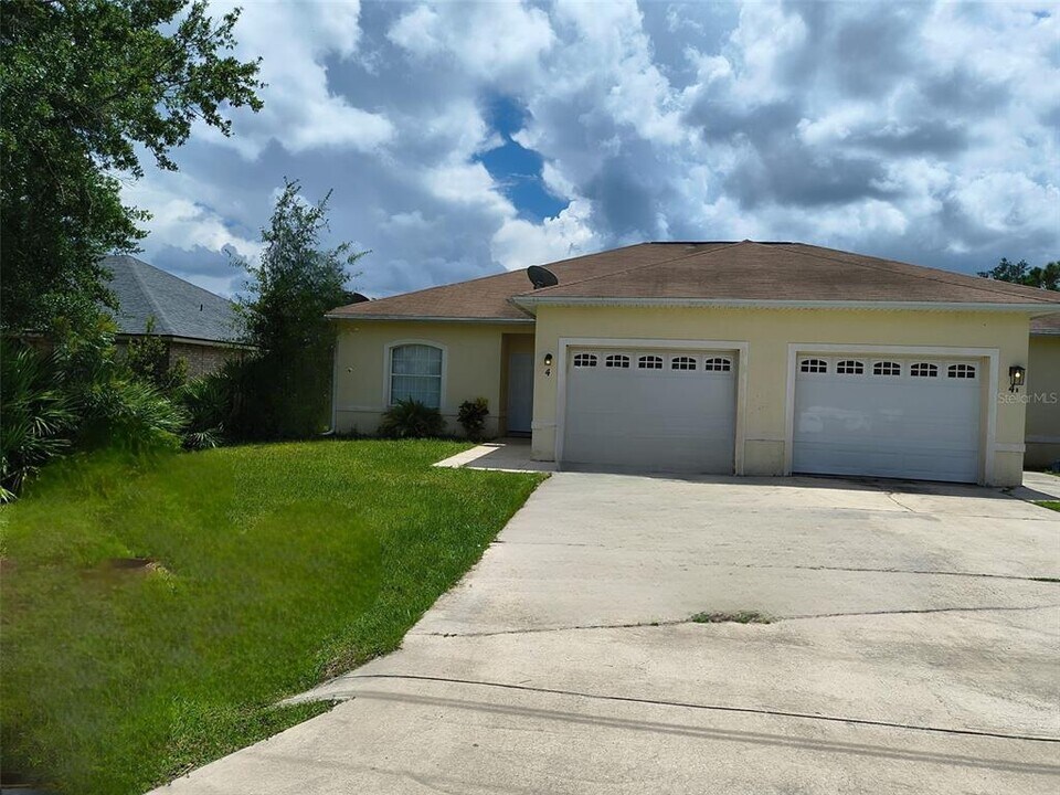 4 Rosecroft Ln in Palm Coast, FL - Building Photo