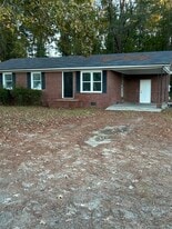 1723 Bloomfield Rd in Cheraw, SC - Building Photo