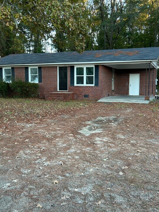 1723 Bloomfield Rd in Cheraw, SC - Building Photo