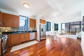 389 Washington St in Jersey City, NJ - Building Photo - Building Photo
