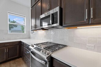 609 Terrier Trl in Austin, TX - Foto de edificio - Building Photo