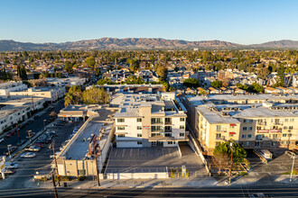 The Bay Apartment Homes in Winnetka, CA - Foto de edificio - Building Photo