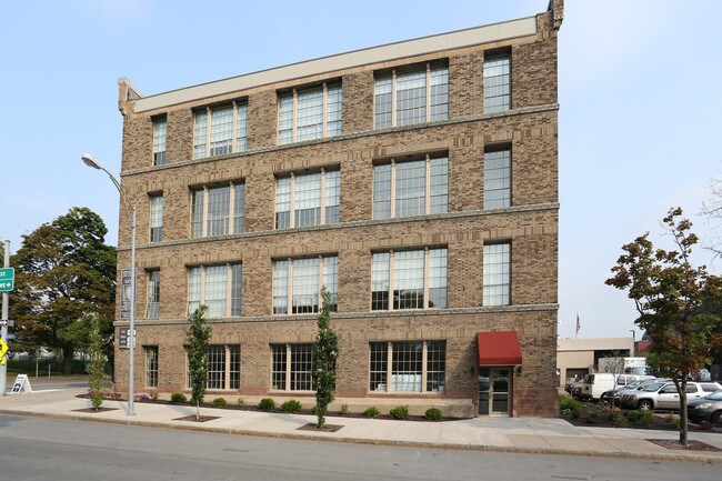 42 S Washington St in Rochester, NY - Building Photo - Building Photo