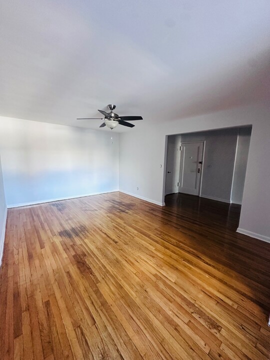 471 Merrick Rd in Rockville Centre, NY - Foto de edificio