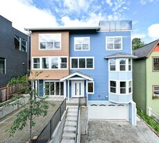 335 25th Ave E, Unit B in Seattle, WA - Building Photo