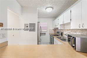 6055 W 19th Ave in Hialeah, FL - Building Photo - Building Photo